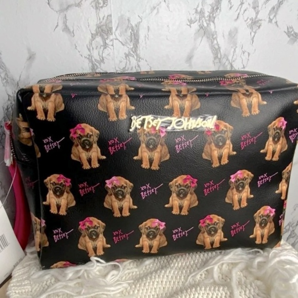 Betsey Johnson Cosmetics/Toiletries bag w/ Puppies